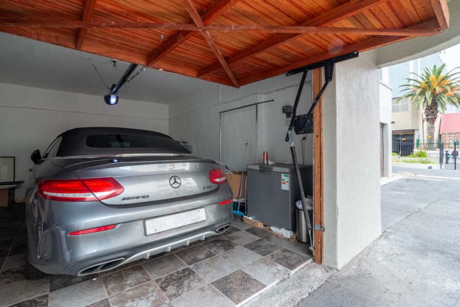 2 Bedroom Property for Sale in Sea Point Western Cape